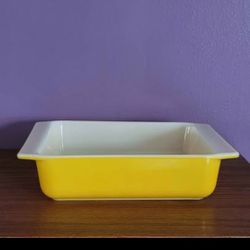 Vintage 1960’s Pyrex Daisy Yellow #922 Brownie Pan 8x8x2 