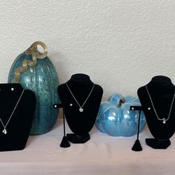 SALE! Na Hoku Pearl Factory 14k white gold maile leaf pendant with a diamond, pink Akoya pearl and silver Akoya pearl. 