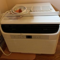 Frigidaire Air Conditioner AC - LIKE NEW