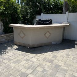 Bar/barbecue Island With Grill And Refrigerator, Stools