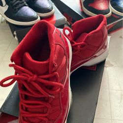 Air Jordan 11 retro gym red