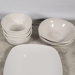 8-Piece Dish Set – 2 Large Plates, 3 Deep Bowls, 3 Wide Bowls – Good Condition
Description:
Set includes 2 large plates, 3 deep bowls, and 3 wide bowl
