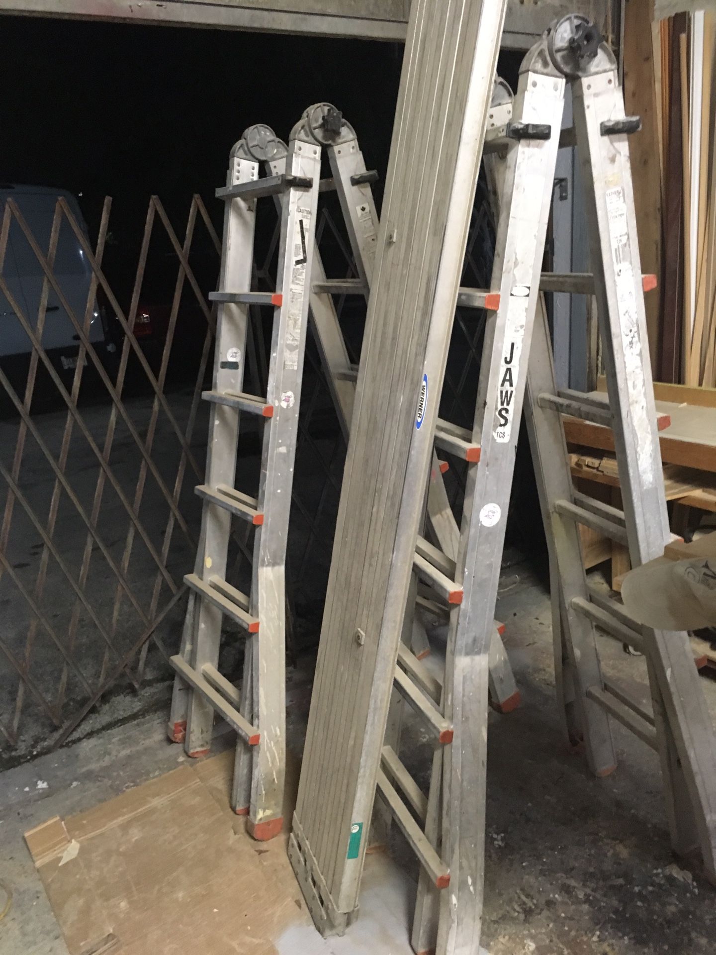 Jaws ladder with scaffold.