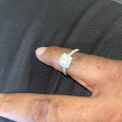 10 karat white gold engagement ring
