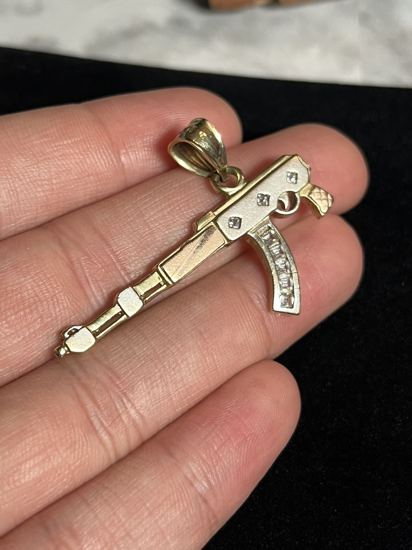 REAL SOLID 10K AK PENDANT 4.7 GRAMS 