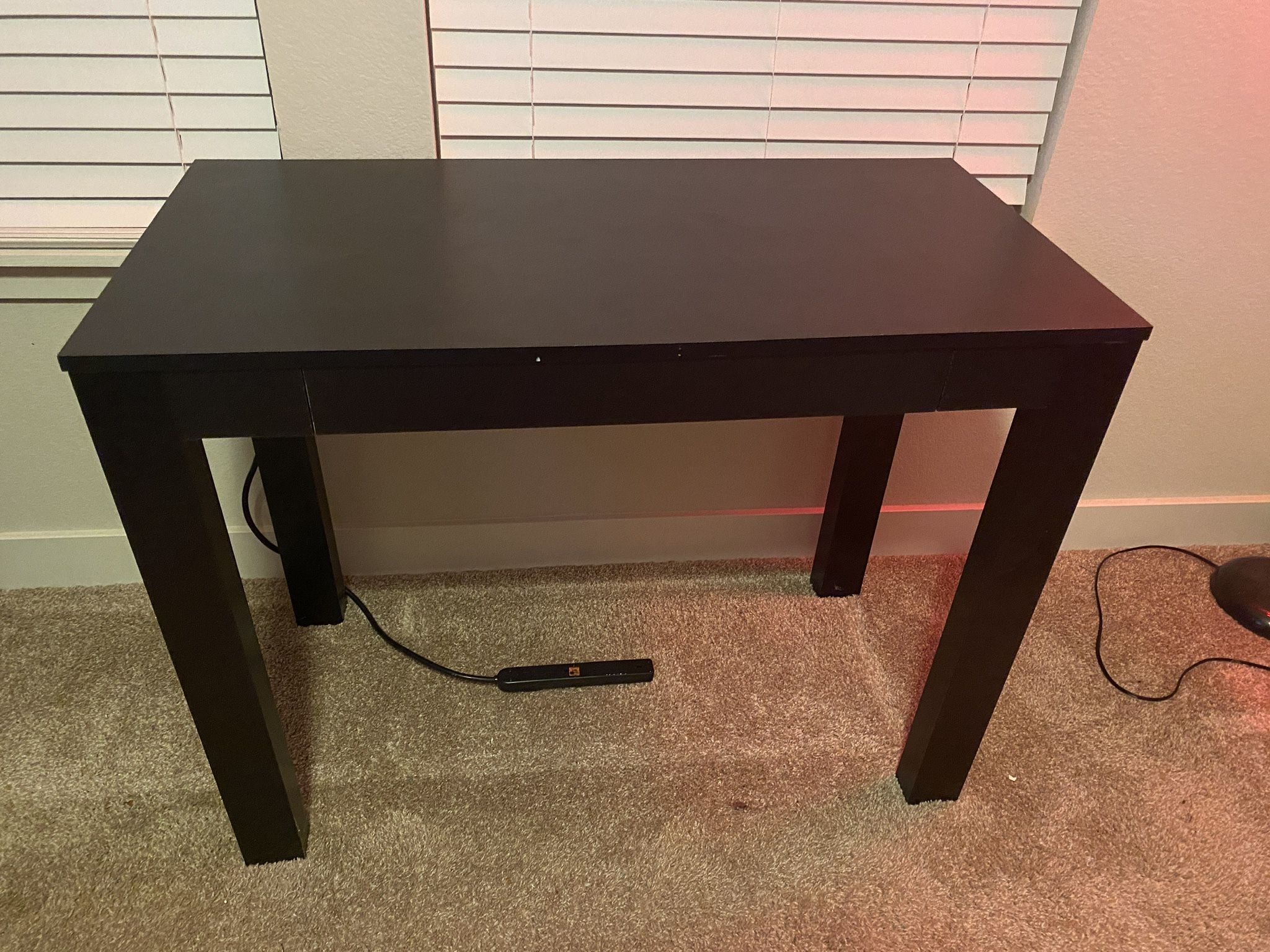 Black Desk