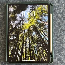 iPad Pro (11 Inch) 3rd generation with Case & Pencil!