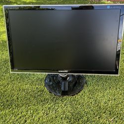 23” SAMSUNG COMPUTER MONITOR SCREEN 47TH AVE. AND DOBBINS IN LAVEEN