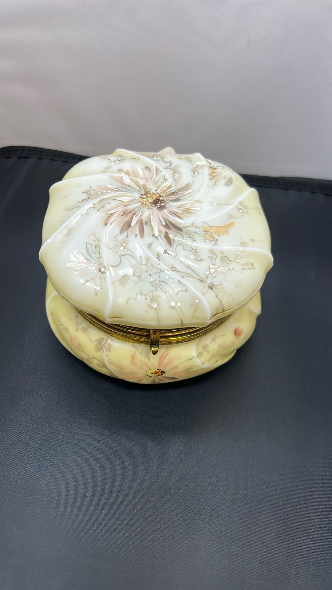 Antique Oversized Circular C.F. Monroe Wavecrest Art Glass Jewelry Box – 19th Century