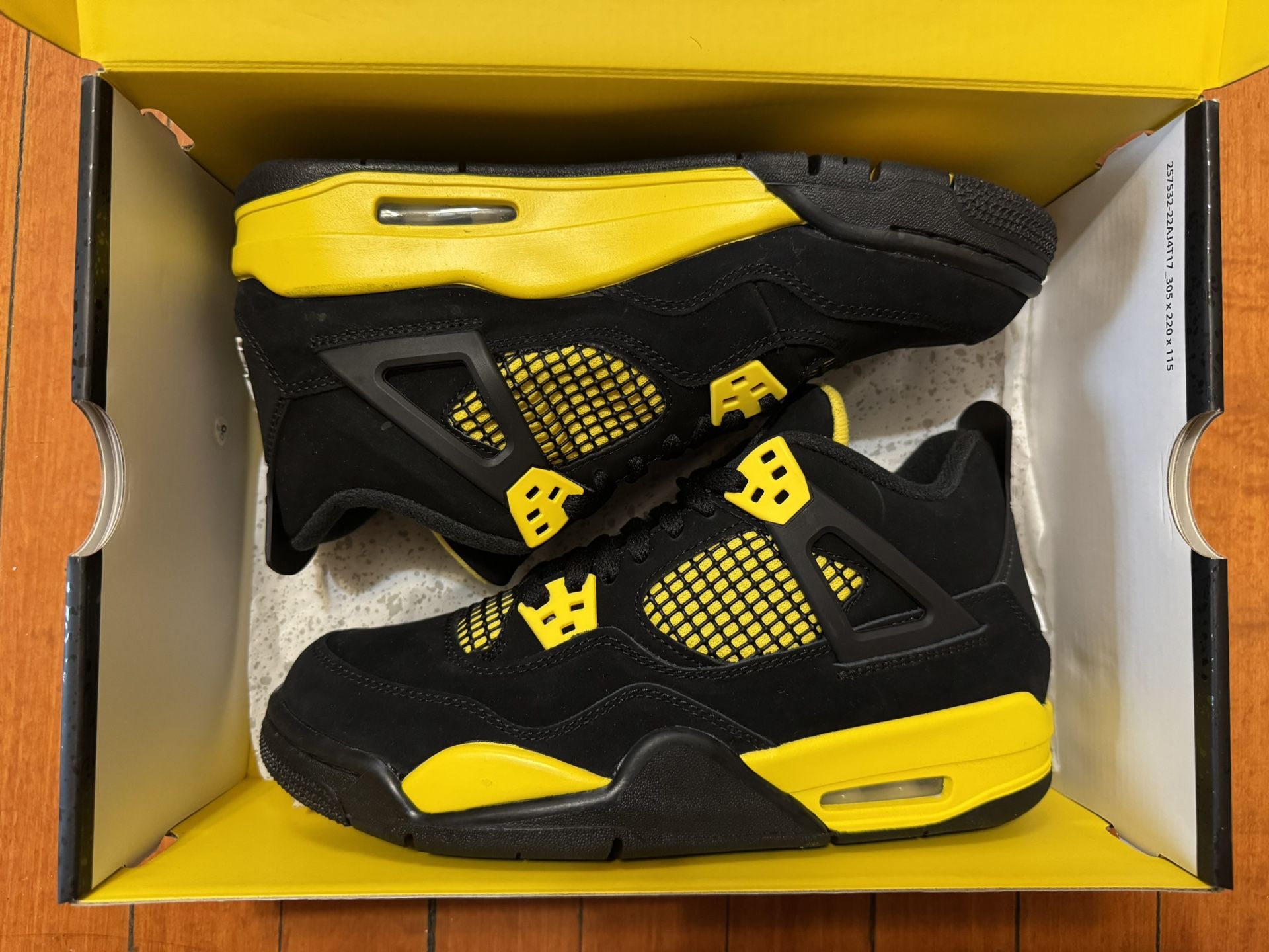 Air Jordan 4 Thunder size 6y New