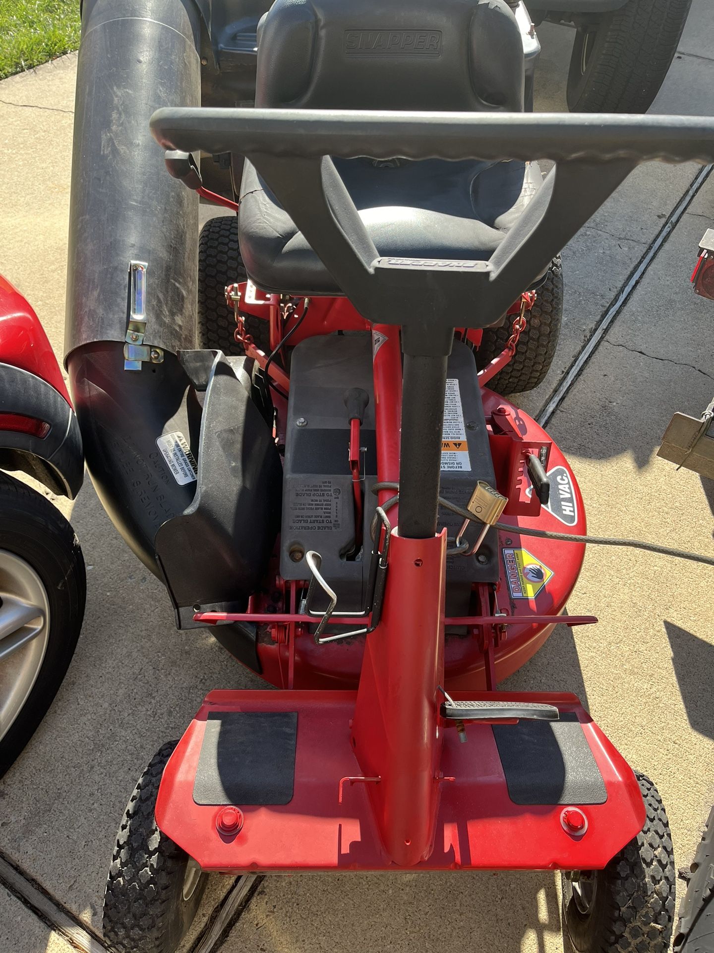 Snapper Riding Lawn Mower 28in Hi Vac With Bagger System for Sale in