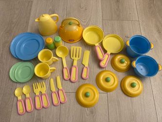 Little Tikes - Set of Play Dishes