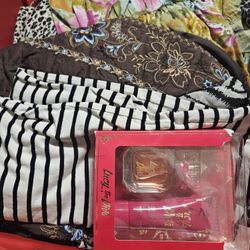 All Woman  Lothes 2 , 3 And 4 Dollar Items. 