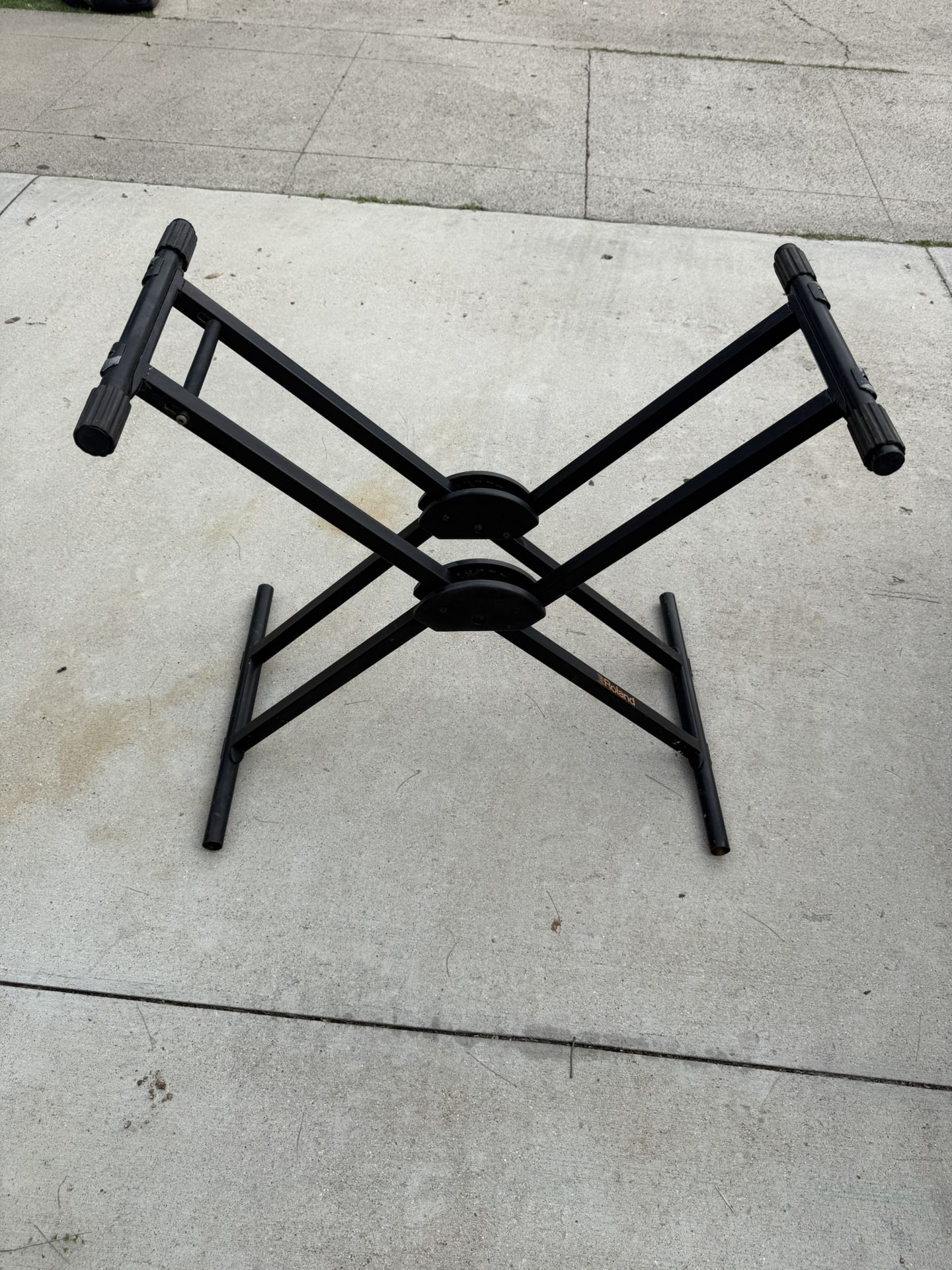 🎹 Roland Heavy-Duty Keyboard Stand – Adjustable X-Style – Solid! 🎹
