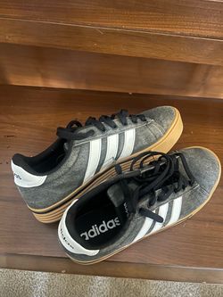 🩶 Adidas Sneakers – Men’s/Boys Size 8 | Dusty Gray 🩶