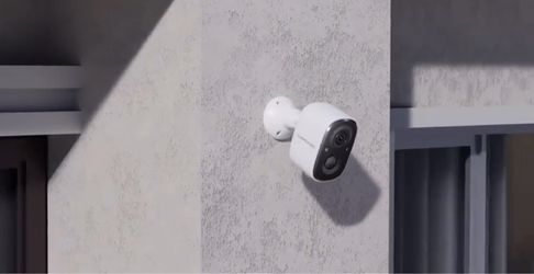 White Outdoor/Indoor Magnetic Security Camera with Mount