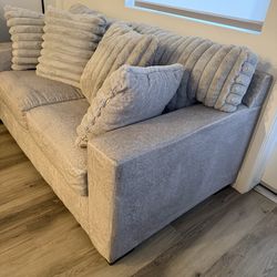 Sofia Loveseat