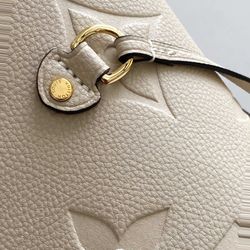 Louis Vuitton Pont 9 Soft PM