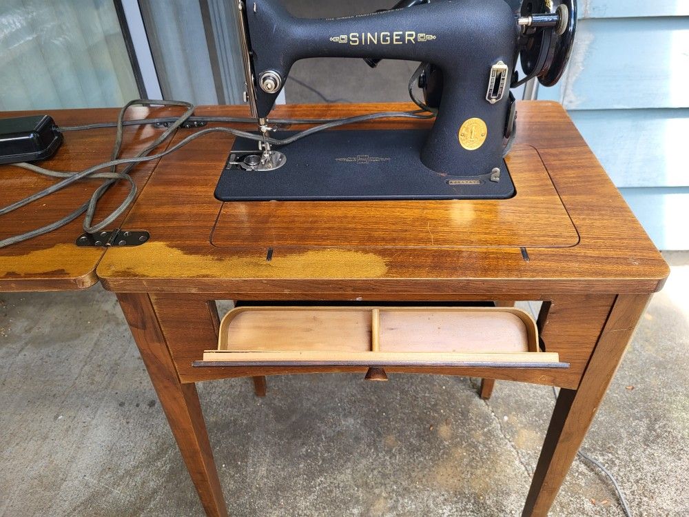 Vintage Singer Sewing Machine 