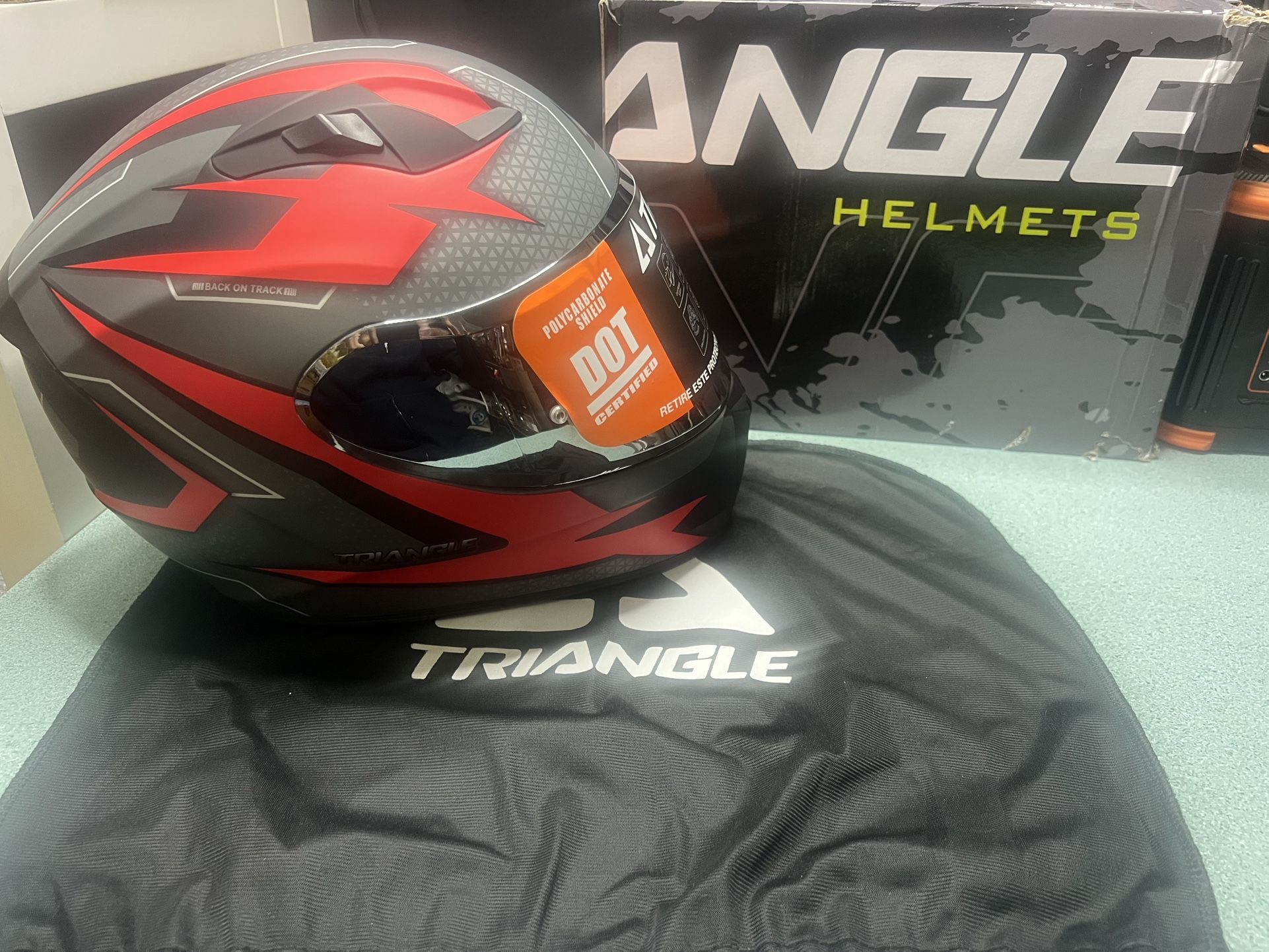 TRIANGLE ANGLE HELMET SIZE SMALL
