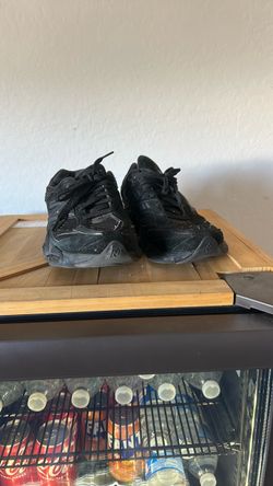 Black new balance 9060