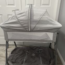 NEW Nezmdi Baby Bassinet Bedside Sleeper Crib with Mattress,5-Level Adjustable High,net and bag 
