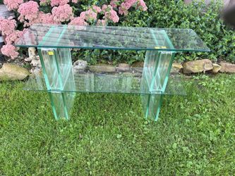 Glass plant stand