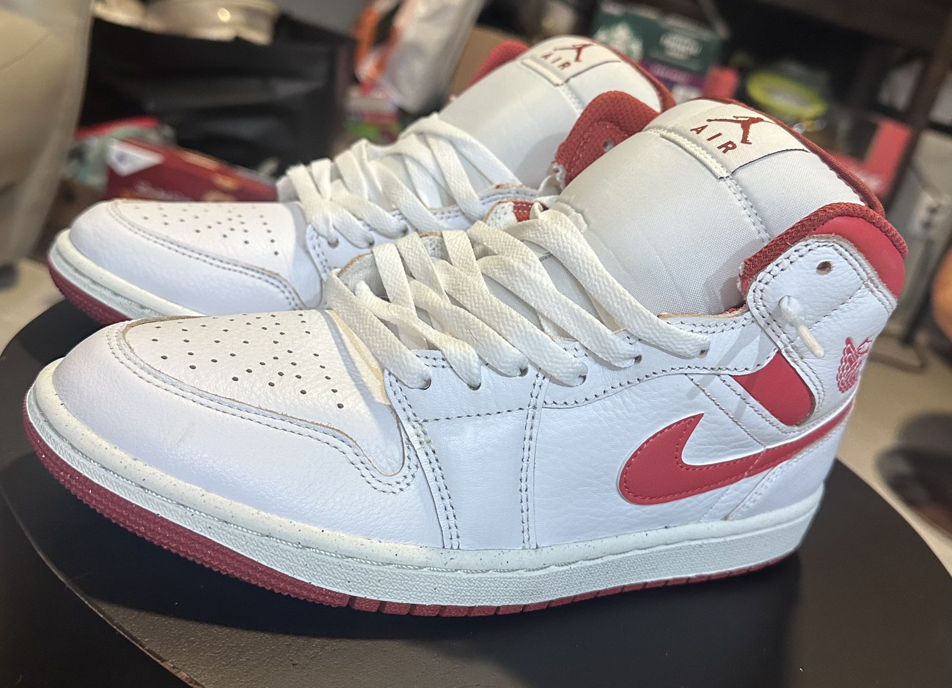 Nike Air Jordan 1 Mid SE Shoes 'White/Dune Red’ 8.5