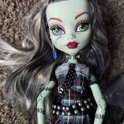 frightfully tall Frankie 