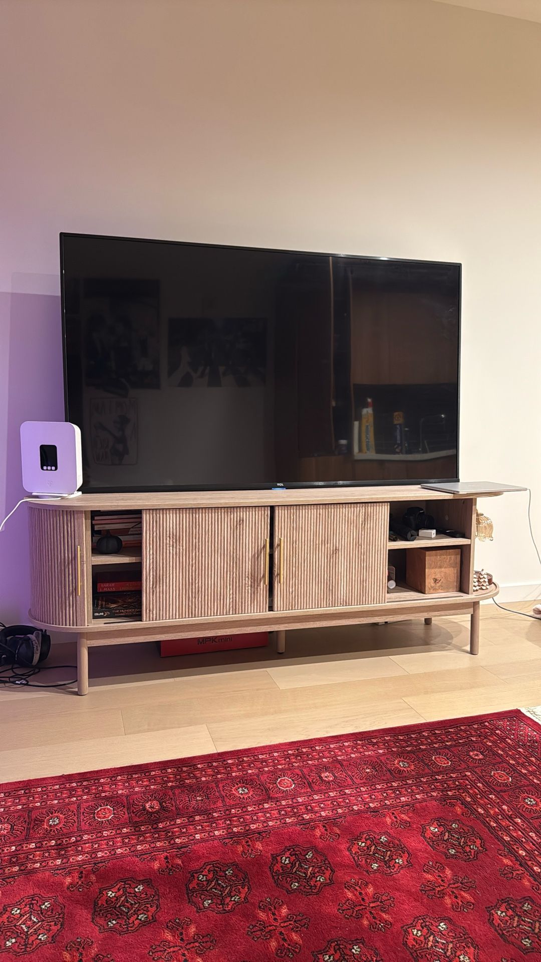 TCL 4k 58’ Inch Smart TV And TV stand / Mounting kit