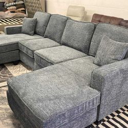 New Sectional Chenille Couch with USB! Free Delivery 🚚! 