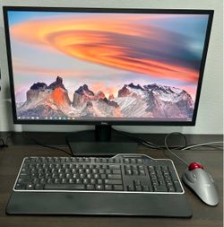 Dell Computer Monitor - 27 inch FHD (1920 x 1080) 16:9 Ratio with Comfortview; added Keyboard and Trackball