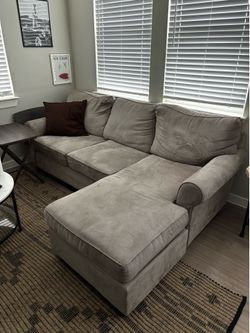 Grey couch must come pick up