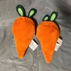 NEW BULLSEYE TARGET (2) TWO CARROT PILLOWS 