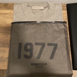 Essentials T-shirt Large Dark Oatmeal 1977
