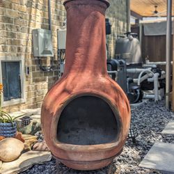Outdoor Terracotta Clay Chimenea Fire Pit with Metal Stand

