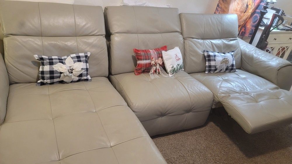 Electric Reclining.Sofa W/ Chaise for Sale in Portland, OR OfferUp