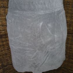 BANANA REPUBLIC Womens Stretch Gray Grey Corduroy Pocket Skirt Size 4

Excellent Condition!!

**Bundle and save with combined shipping**

