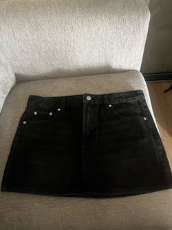 Pacsun women’s Bella black mid rise jean mini skirt