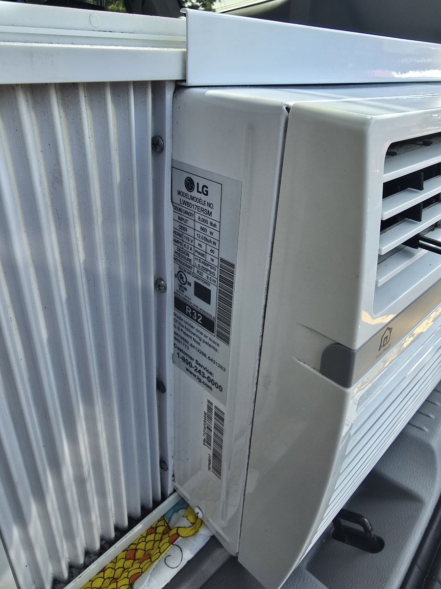 Ac Units Like New Frigidaire A D LG Unit 8000 Btu Each