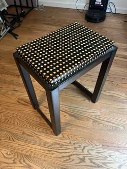 End table / nightstand