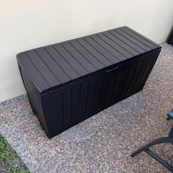 Outdoor Storage 71-Gallon Resin Deck Box