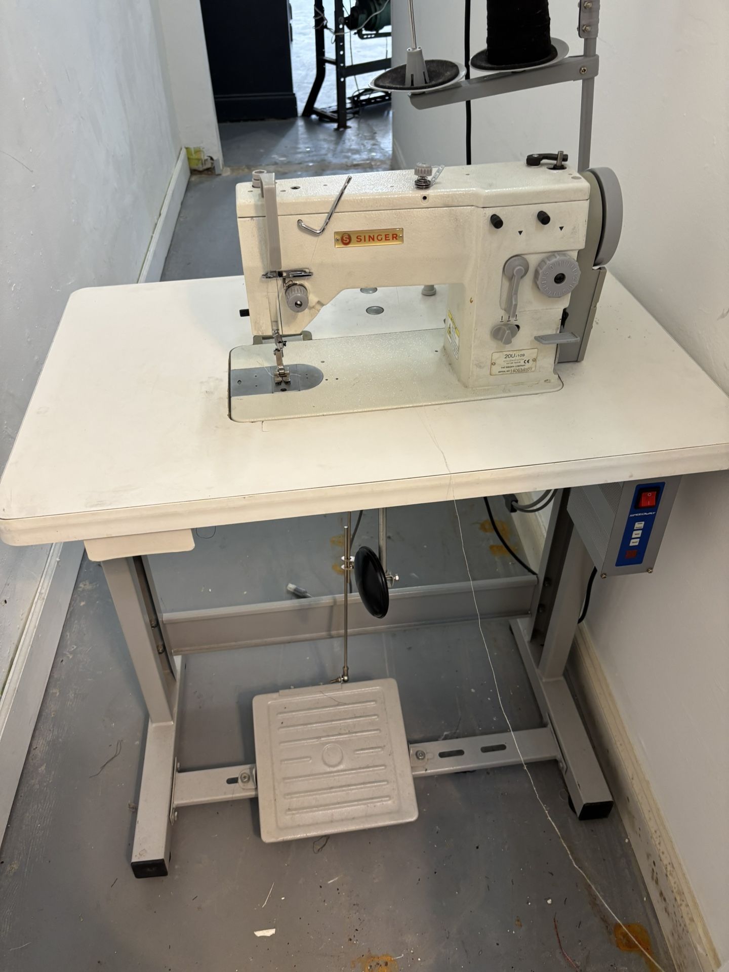 Industrial Sewing Machine Straight And Zig Zag.