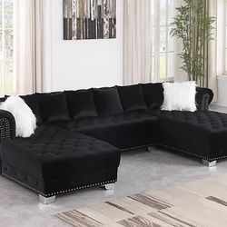 XL Sectional Black Velvet With Pillows Brand New In The Box 