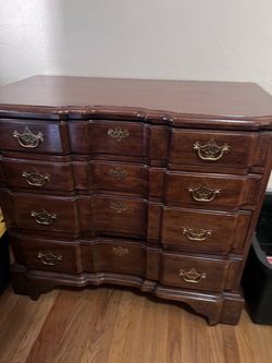 4 Drawer Mahogany Dresser - Davis Cabinet Company