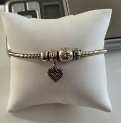Pandora Moments sterling silver snake chain bracelet with a heart clasp,  13.14 grams 7" long