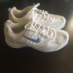 Women’s Nike Tennis Shoes