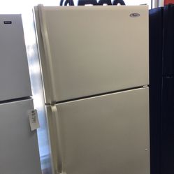 Whirlpool 17 Cu Ft Top And Bottom Fridge. 1 year Warranty 