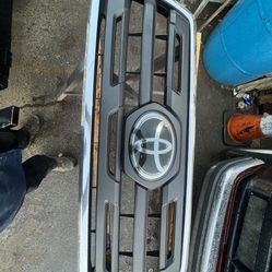 2018 Tacoma Oem Grill