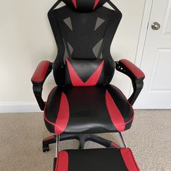 Gaming Chair With Footrest